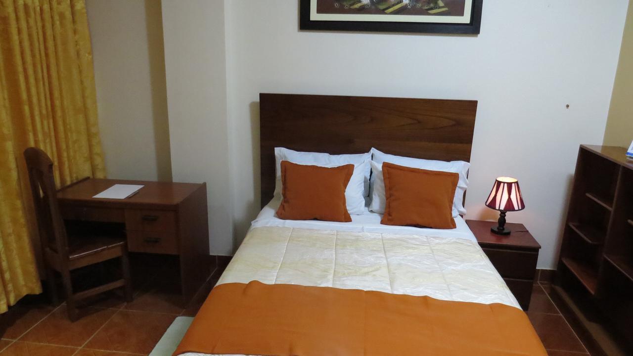 Victtorios Hotel Satipo ภายนอก รูปภาพ
