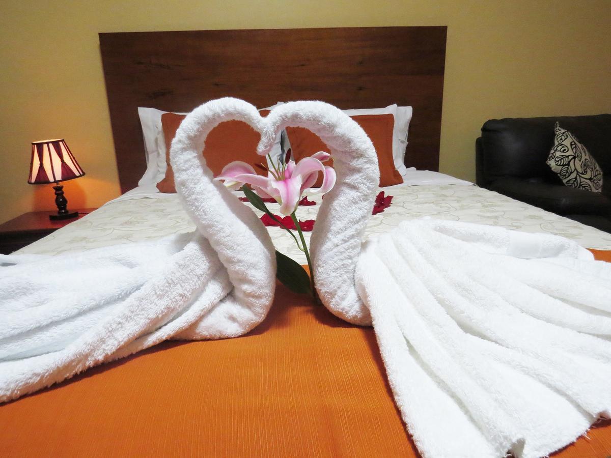 Victtorios Hotel Satipo ภายนอก รูปภาพ