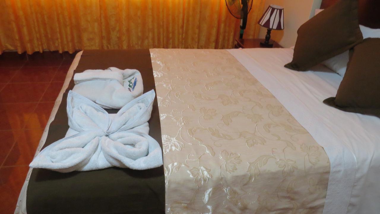 Victtorios Hotel Satipo ภายนอก รูปภาพ